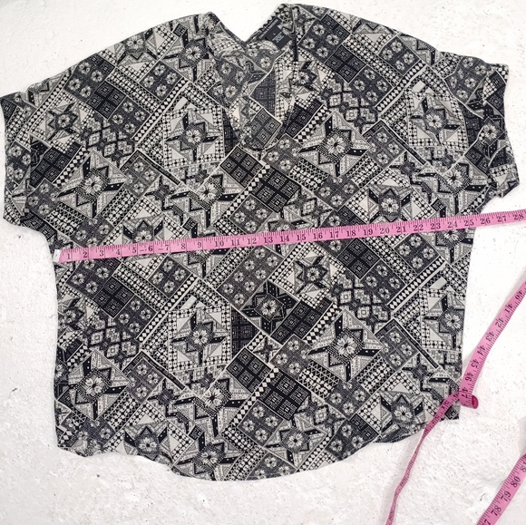 CHELSEA & THEODORE PULLOVER TOP (150) - Picture 9 of 10